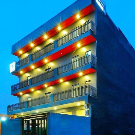 Hotel The Red York Ghaziabád Exteriér fotografie